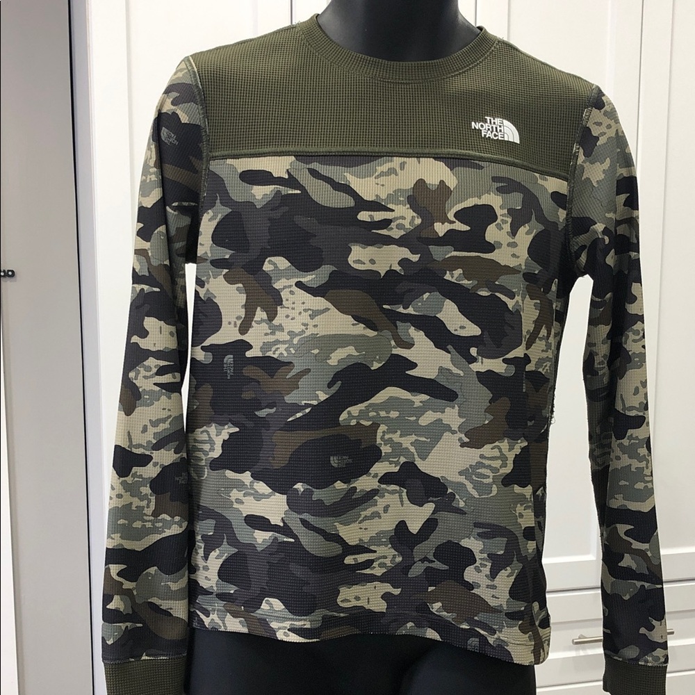 The North Face Long Sleeve Colorblock Tee – Teen Unisex – XL (14–16)